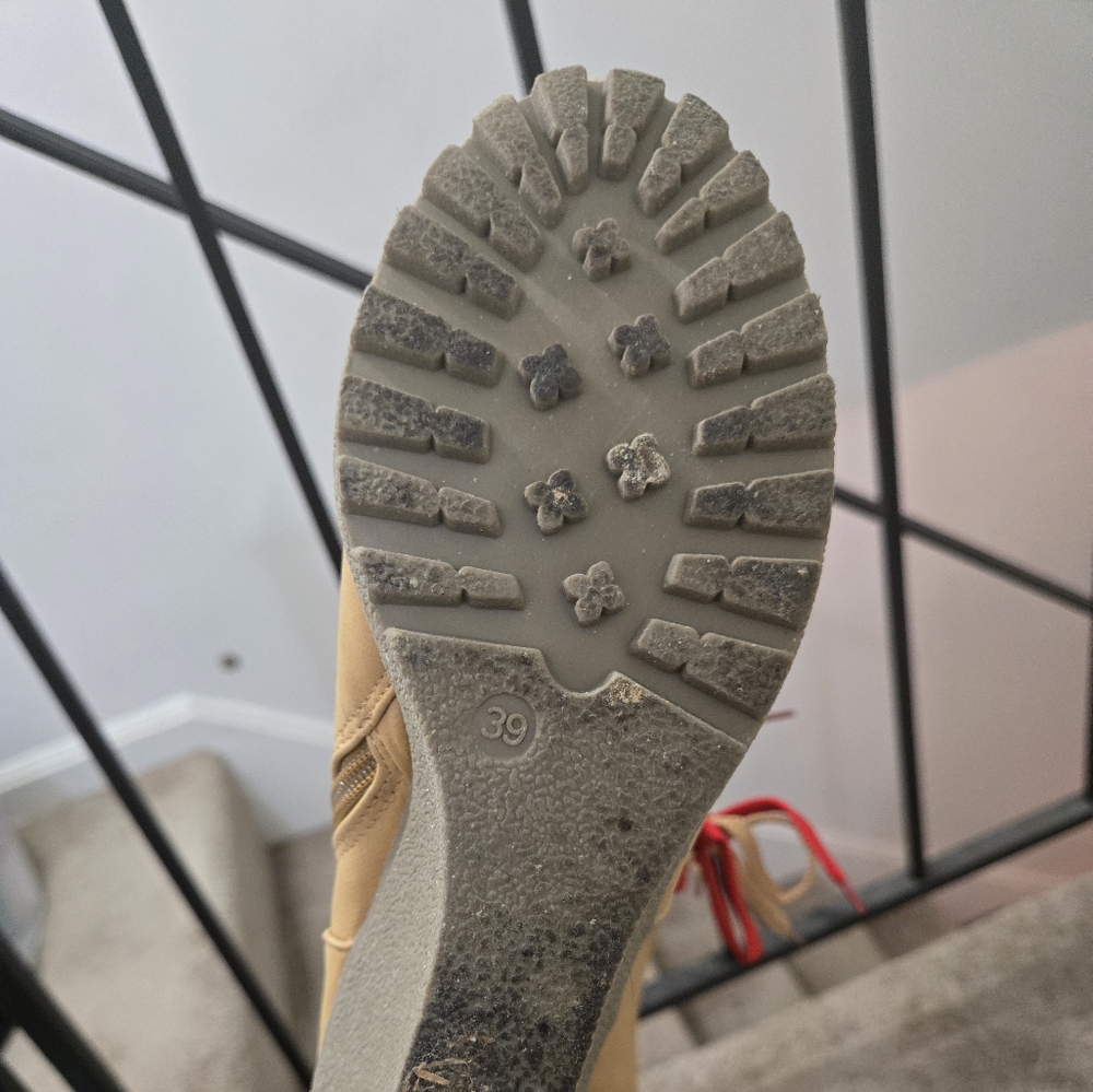 Boots - Picture 9 of 9